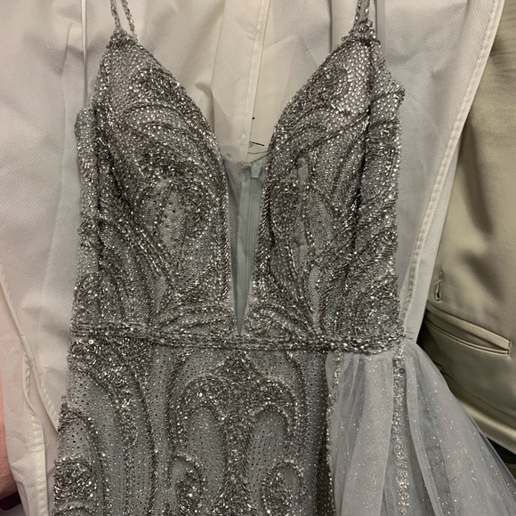 PORTIA & SCARLETT FORMAL EVENING GOWN - Picture 2 of 12